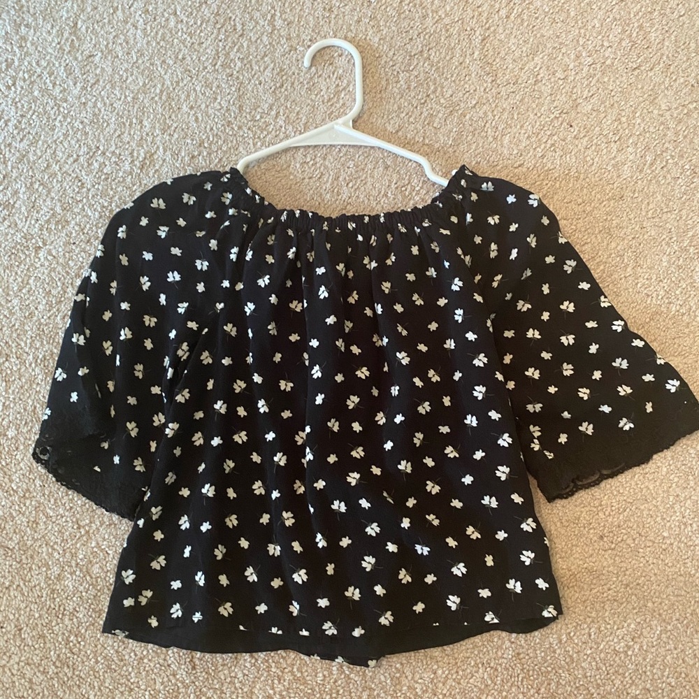 Floral ruffled blouse, off the shoulders